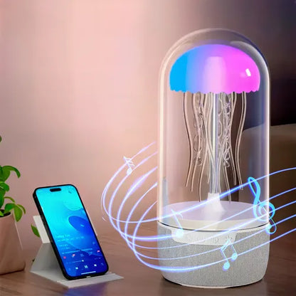 Lámpara Medusa encendida con teléfono reproduciendo música